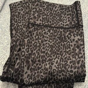 Leopard print leggings